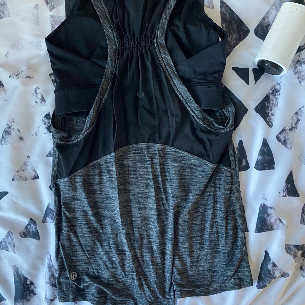 Lululemon tank w/bra